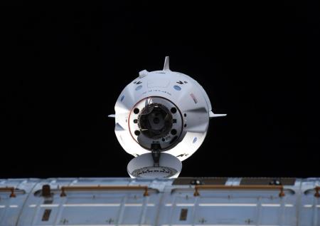 Один из парашютов корабля Crew Dragon-2 при посадке раскрылся не сразу