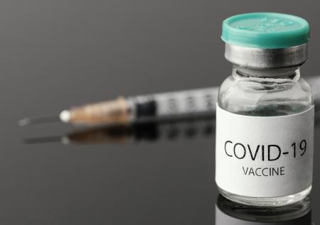Иммунолог назвал необычный эффект от вакцинации против COVID 