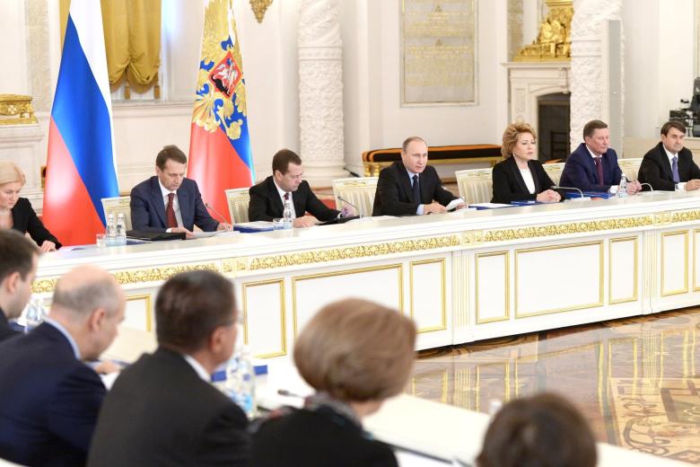 Владимир Путин во время заседания Госсовета