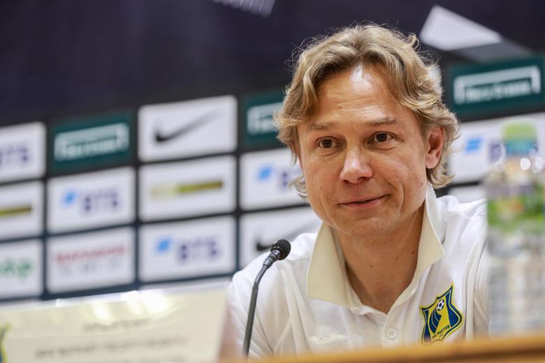 Главный тренер сборной России Валерий Карпин