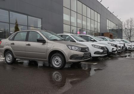 Дилеры забуксовали: выручит ли авторынок продажа подержанных машин