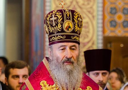 Онуфрий передал Порошенко список захваченных храмов