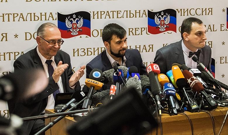 Денис Пушилин (в центре)