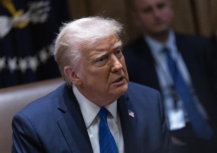 Трамп требует вернуть $8 млн от Politico в бюджет США