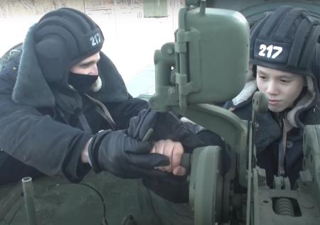 Военные Балтфлота исполнили мечту ребёнка побывать в танке