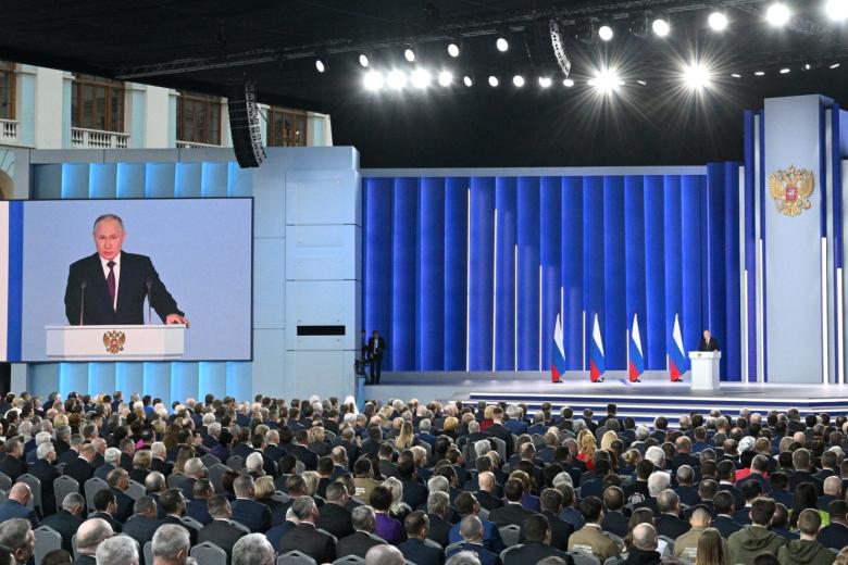 Владимир Путин обратился с посланием к Федеральному собранию. Церемония оглашения прошла в Москве в Гостином Дворе 21 февраля 2023 года