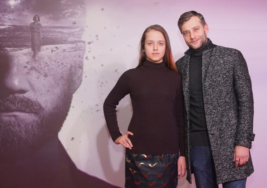Актер Роман Полянский с дочерью Марфой на премьере фильма художественного руководителя Александринского театра Валерия Фокина «Петрополис»