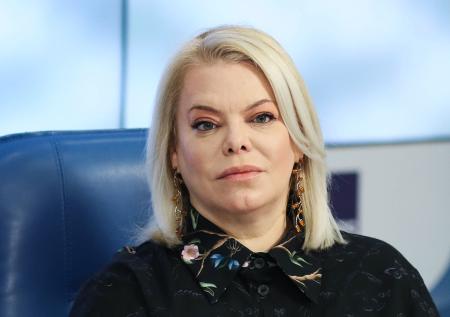 «Заставили?»: Поплавская иронично отреагировала на скандал с Ахеджаковой