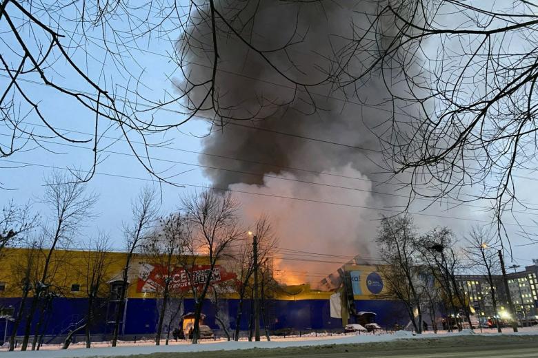 Томск. Пожар в здании гипермаркета «Лента»