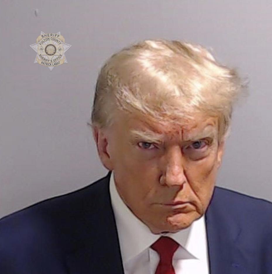 Фотография бывшего президента Дональда Трампа в тюрьме округа Фултон