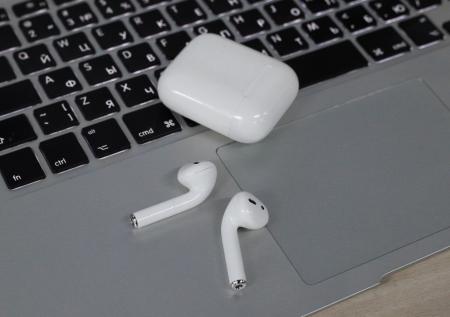 AirPods стали самыми популярными наушниками среди россиян