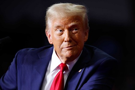 Трамп пошутил над необычным рисунком на носках вице-президента США