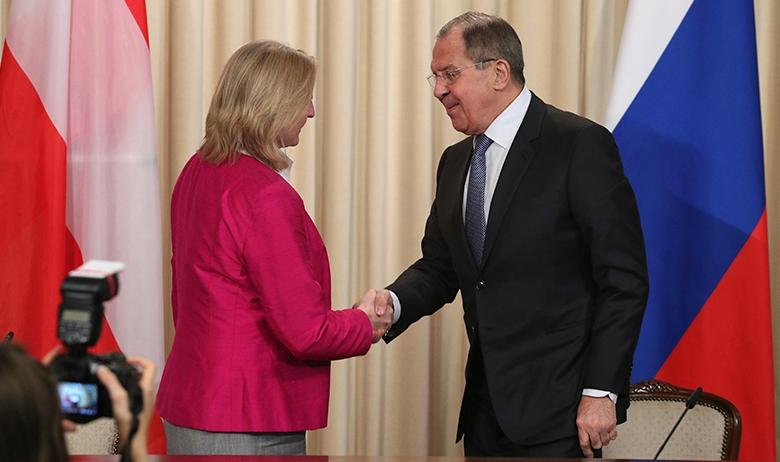 Главы МИД Австрии и РФ Карин Кнайсль и Сергей Лавров