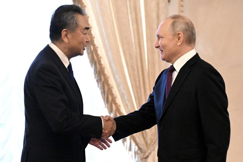 Владимир Путин и Ван И