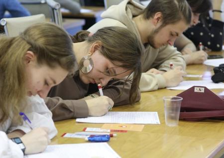 В Белгородской области вузам рекомендовали продлить удаленку 
