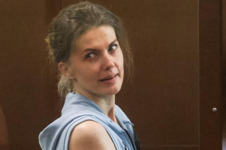 Марина Ракова, обвиняемая в мошенничестве в особо крупном размере, во время рассмотрения ходатайства о продлении срока ее ареста в Тверском суде