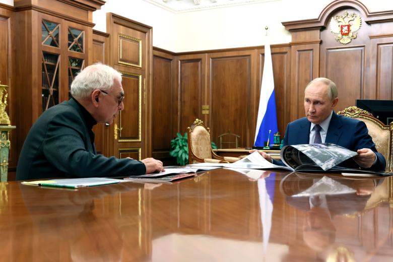 Владимир Путин на встрече с Кареном Шахназаровым