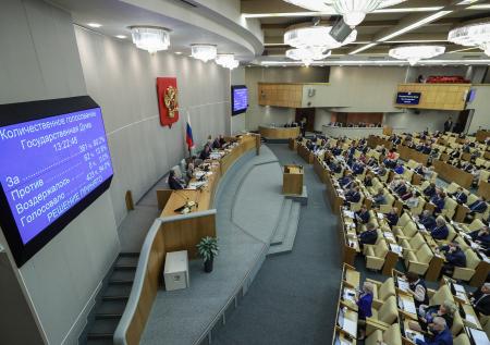 Госдума приняла закон о наказании за фейки о российской армии