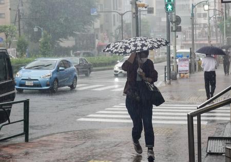 Ливни грозят выгнать из домов более 1,2 млн жителей Японии
