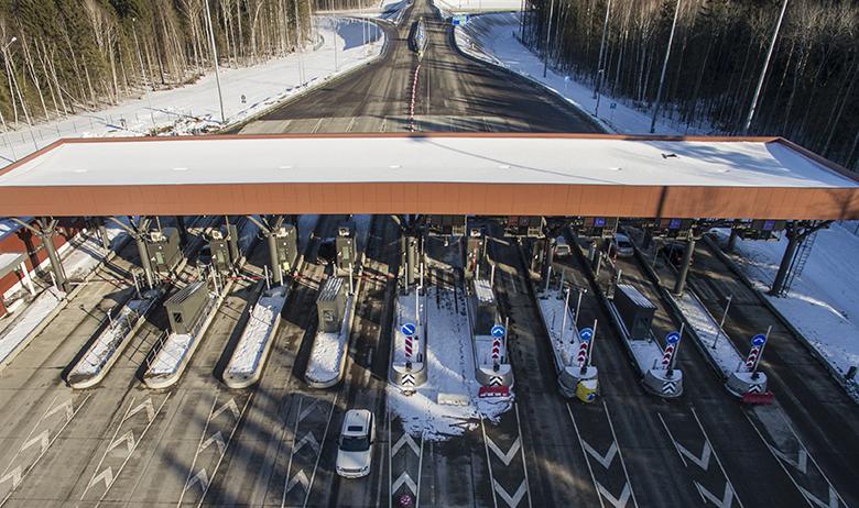 Пункт оплаты на платной дороге М-11 Москва - Санкт-Петербург