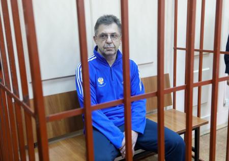Олимпийские чемпионы и тренеры по биатлону попросили освободить Кравцова