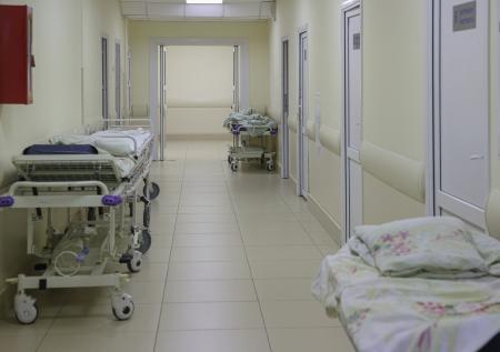 В больнице Кузбасса пациенты лежали рядом с умершим от рака мужчиной