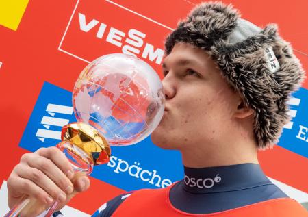 Чемпионат России по санному спорту продолжается, Репилов побеждает