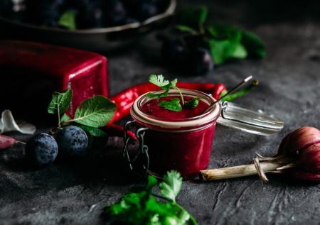 Простой рецепт вкуснейшей аджики со сливами: к мясу, гарнирам и бутербродам