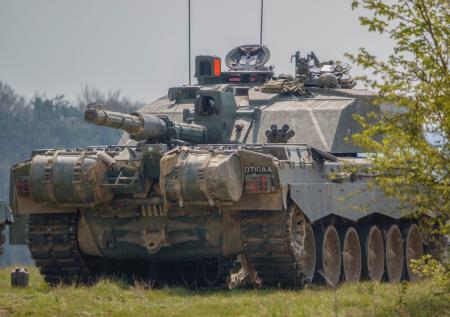 Военный эксперт рассказал, какое российское оружие «прошибет» Challenger 2