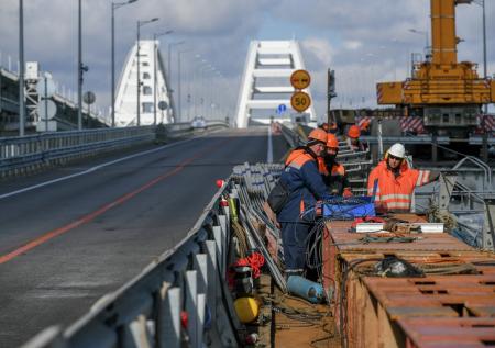 Стало известно, когда возобновится движение по всем полосам Крымского моста