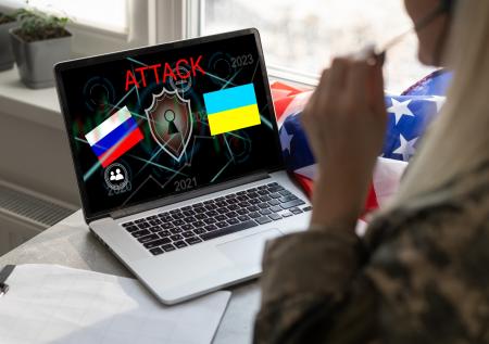 Эксперт обвинил власти Украины в контроле кибервойны против России