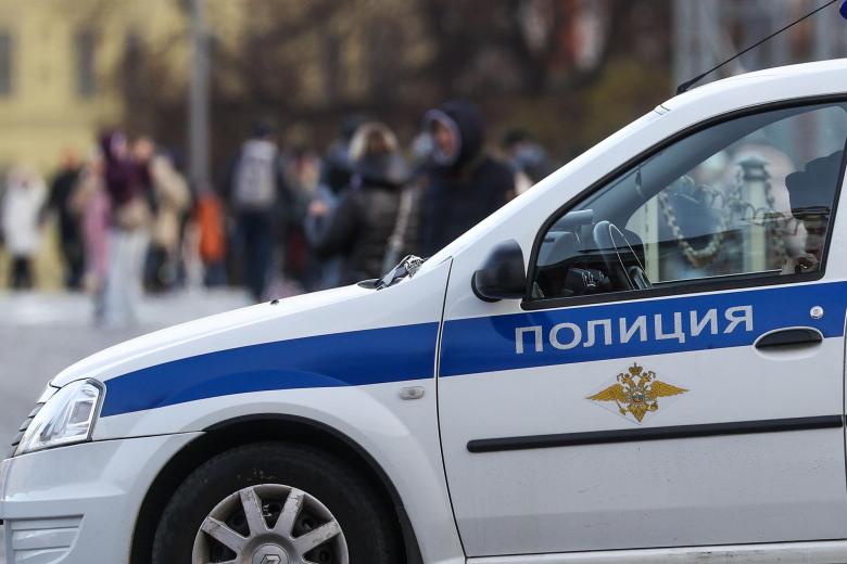 Автомобиль полиции на улице