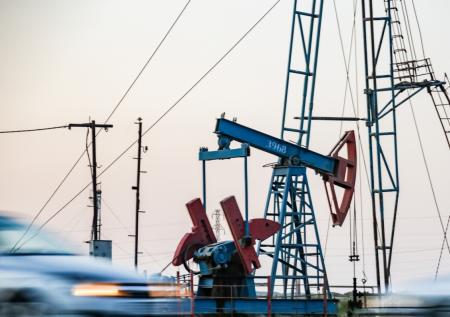 Цена нефти Urals за месяц упала на 19%