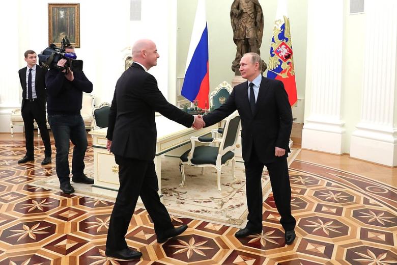 Президент РФ Владимир Путин и глава ФИФА Джанни Инфантино