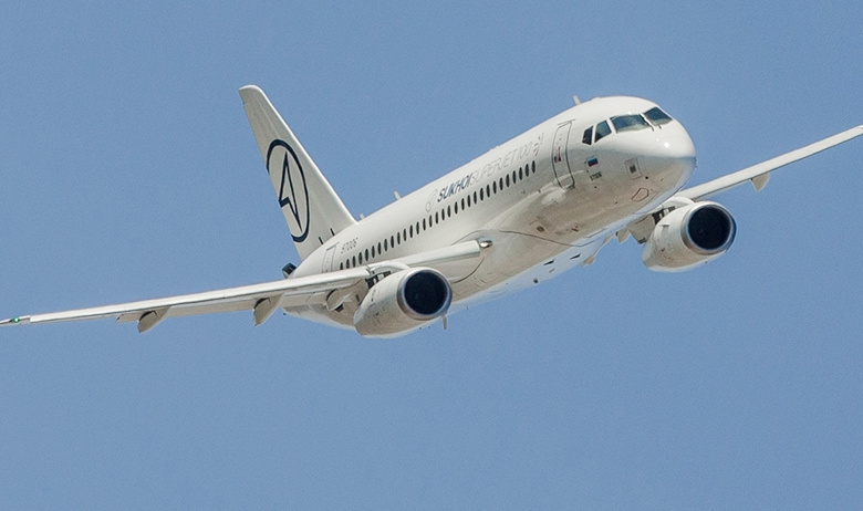 Самолёт SSJ 100