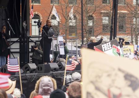 В РФПИ назвали скрытую причину массовых протестов в США против Трампа