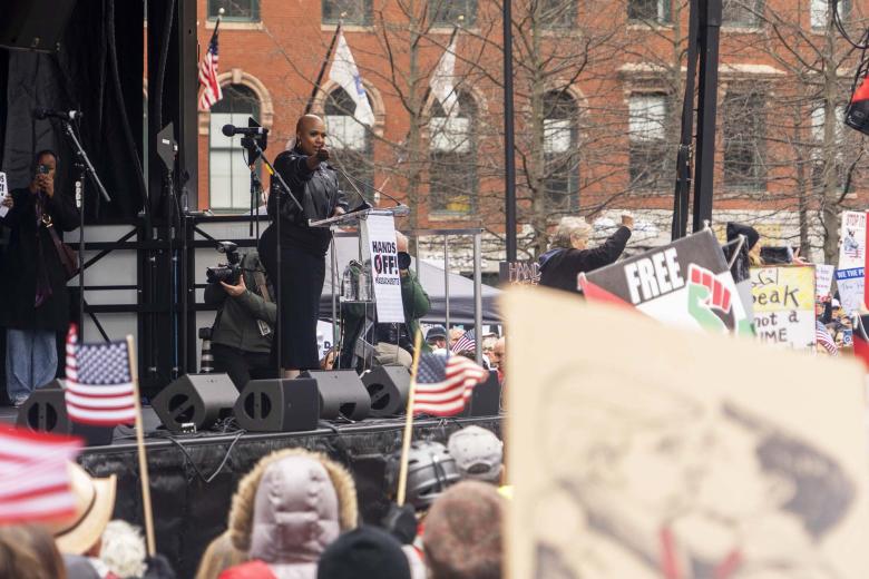 Протест Hands Off против политики Дональда Трампа