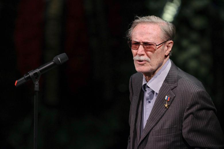 Юрий Соломин