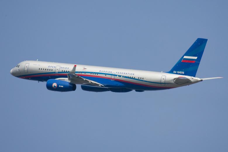 Cреднемагистральный узкофюзеляжный пассажирский самолёт Ту-204