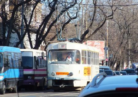 Электротранспорт остановился в Одессе после взрывов