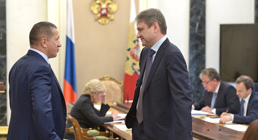 Александр Ткачёв (справа)