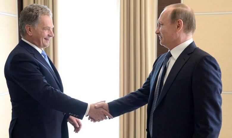 Владимир Путин и Саули Ниинистё на встрече в Ново-Огарёво 22 марта 2016 года 