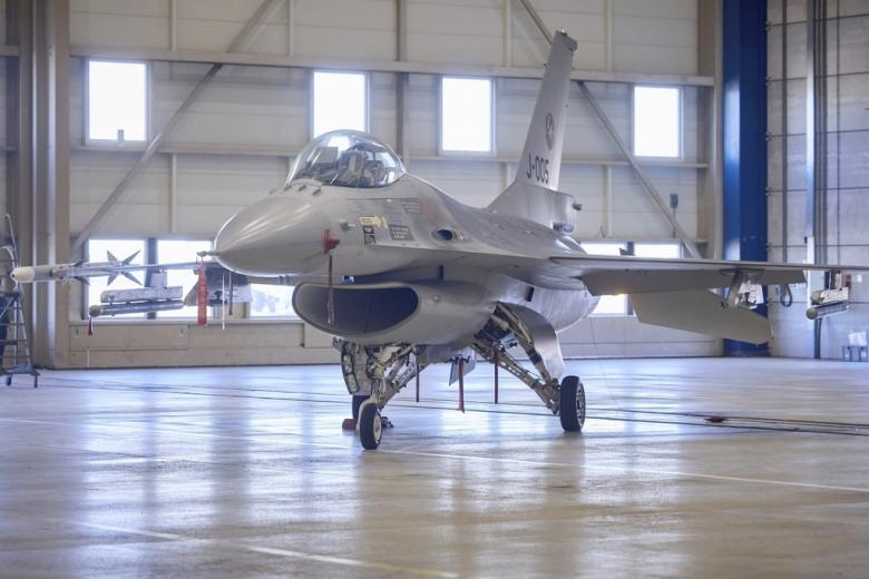  F-16