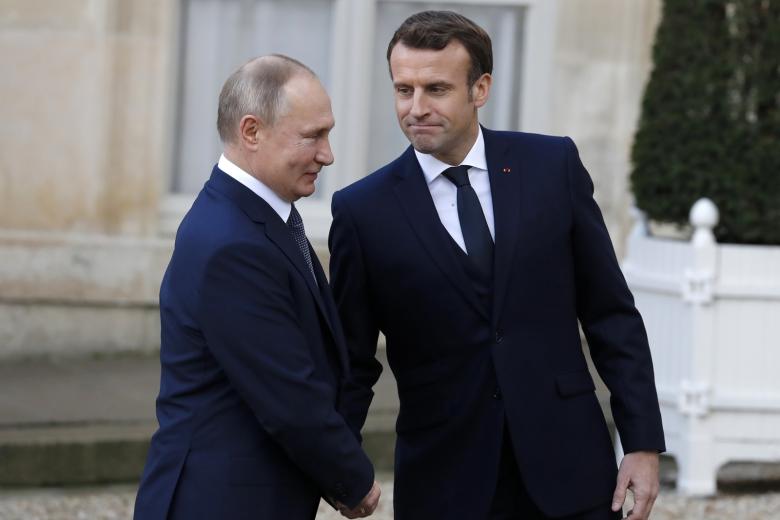 Владимир Путин и Эммануэль Макрон