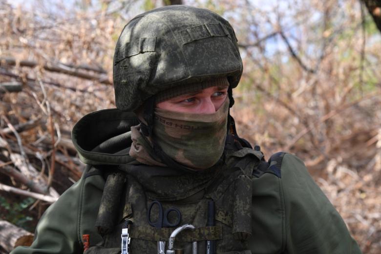 Боец ЧВК «Вагнер» на позициях около Бахмута в Донецкой области
