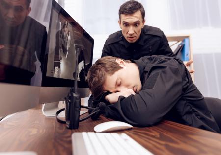 Работодателей призвали ввести сон-час для сотрудников
