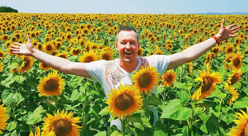 В компанию богатых людей затесался и диджей Feel. Но стоит ли говорить о его 700 тысячах рублей на фоне гонораров «тяжеловесов»?