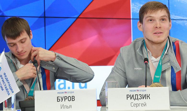 Российские спортсмены, призёры ОИ-2018 Илья Буров (слева) и Сергей Ридзик (справа)