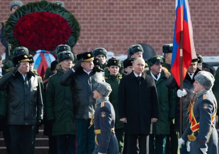 Путин возложил венок к Могиле Неизвестного Солдата у Кремлёвской стены