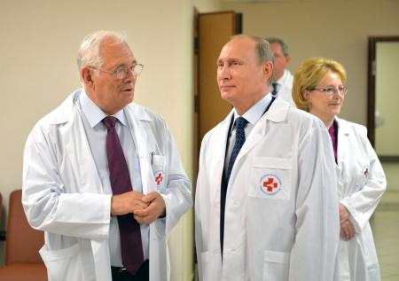 Президент России наградил Леонида Рошаля орденом Александра Невского